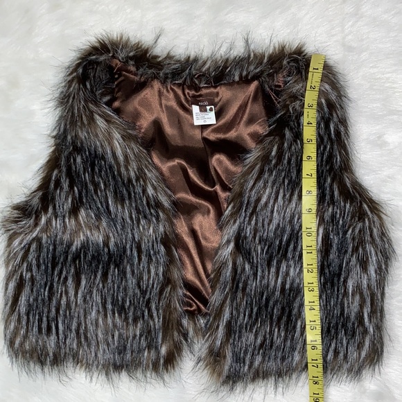 ESCIO Faux Fur Vest - Picture 14 of 14
